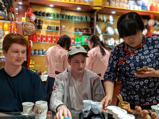 00100lportrait_00100_burst20190326124649881_cover